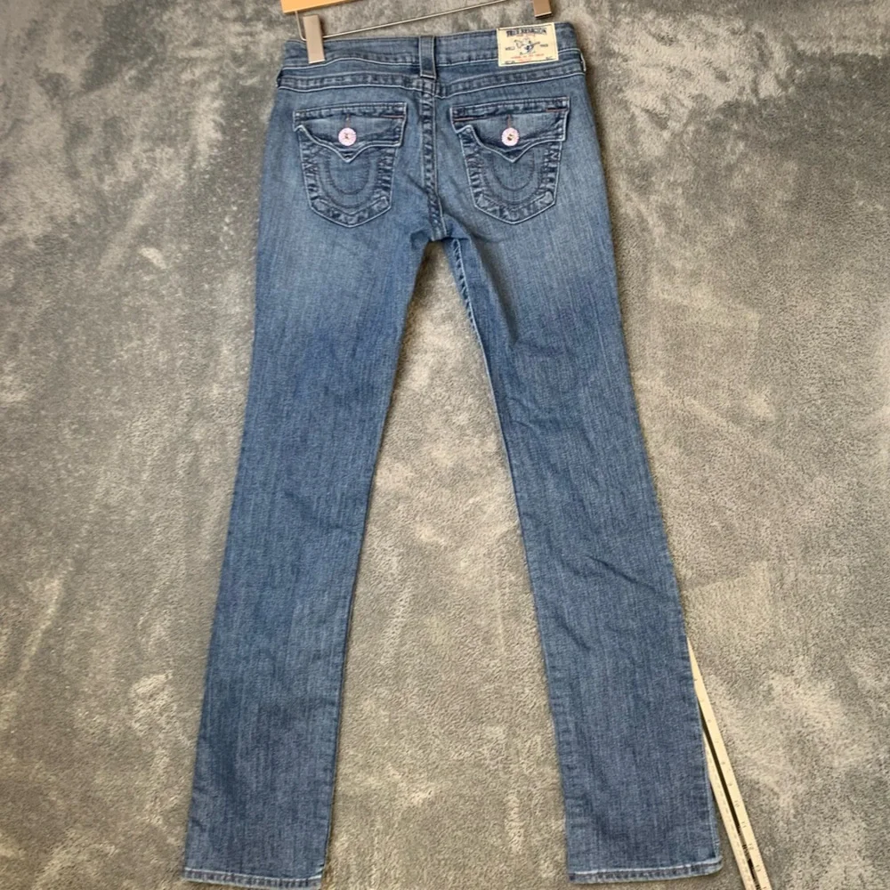 True Religion Straight Leg Low Rise Y2K Medium Wash Pink Rhinestone Buttons S 27 - Picture 2 of 11